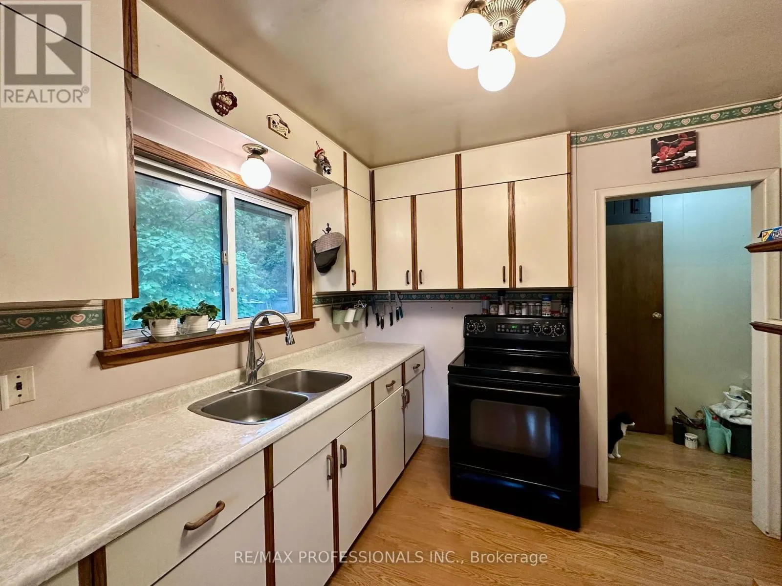 13958 TRAFALGAR ROAD