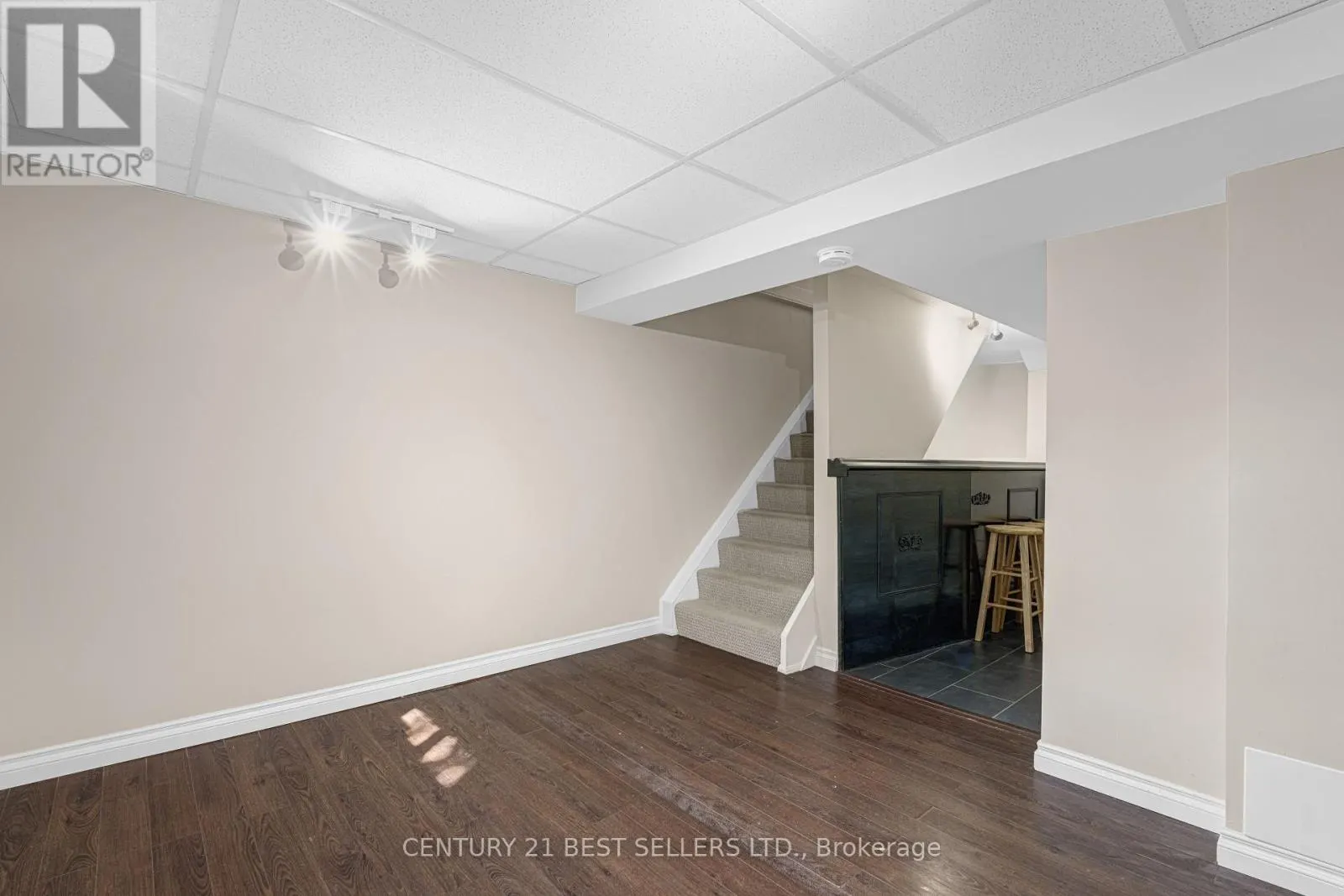 477 - 477 ONTARIO STREET N