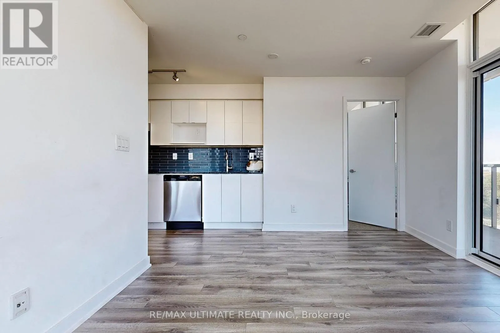 705 - 160 FLEMINGTON ROAD