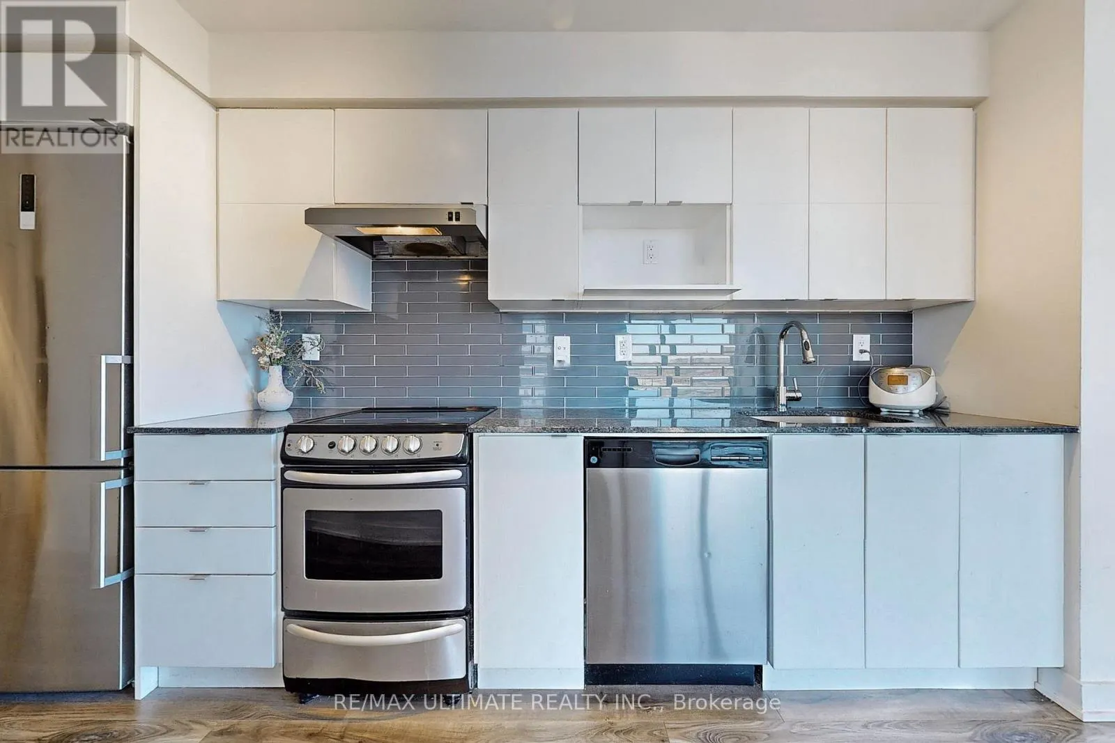 705 - 160 FLEMINGTON ROAD