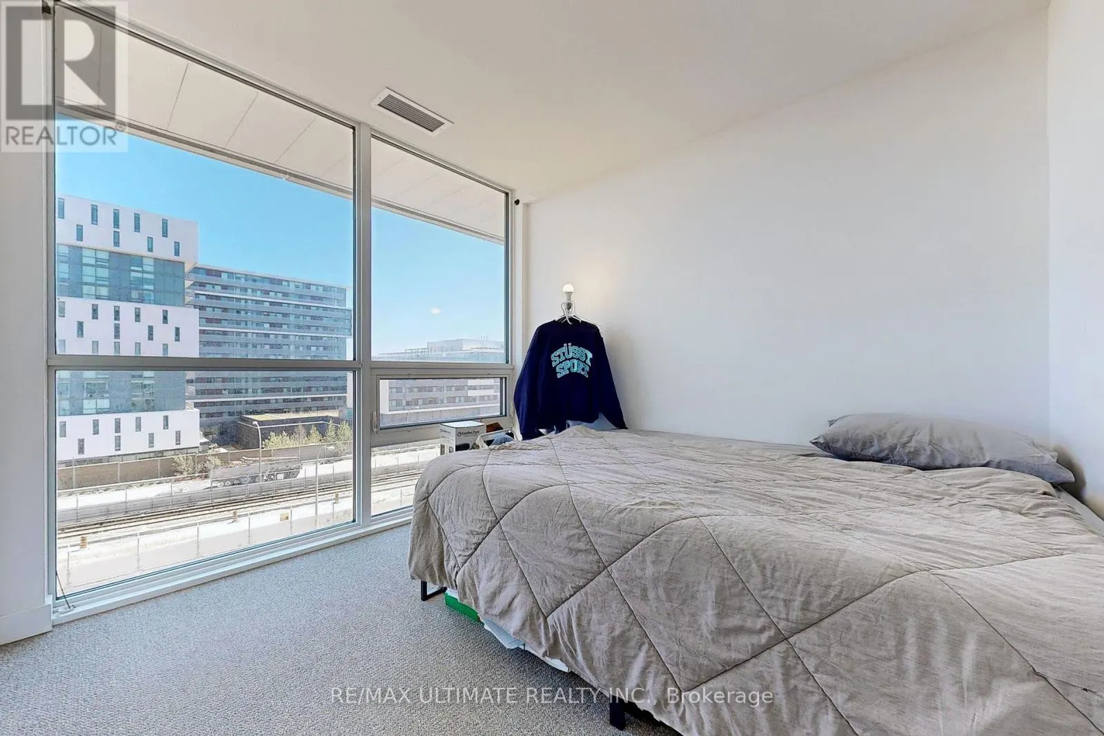 705 - 160 FLEMINGTON ROAD