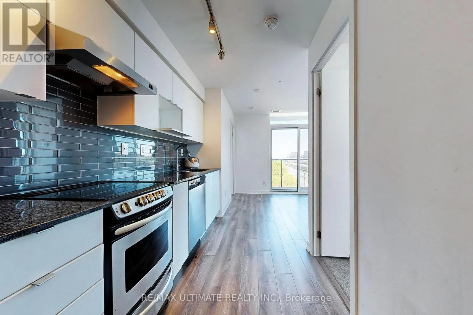 705 - 160 FLEMINGTON ROAD