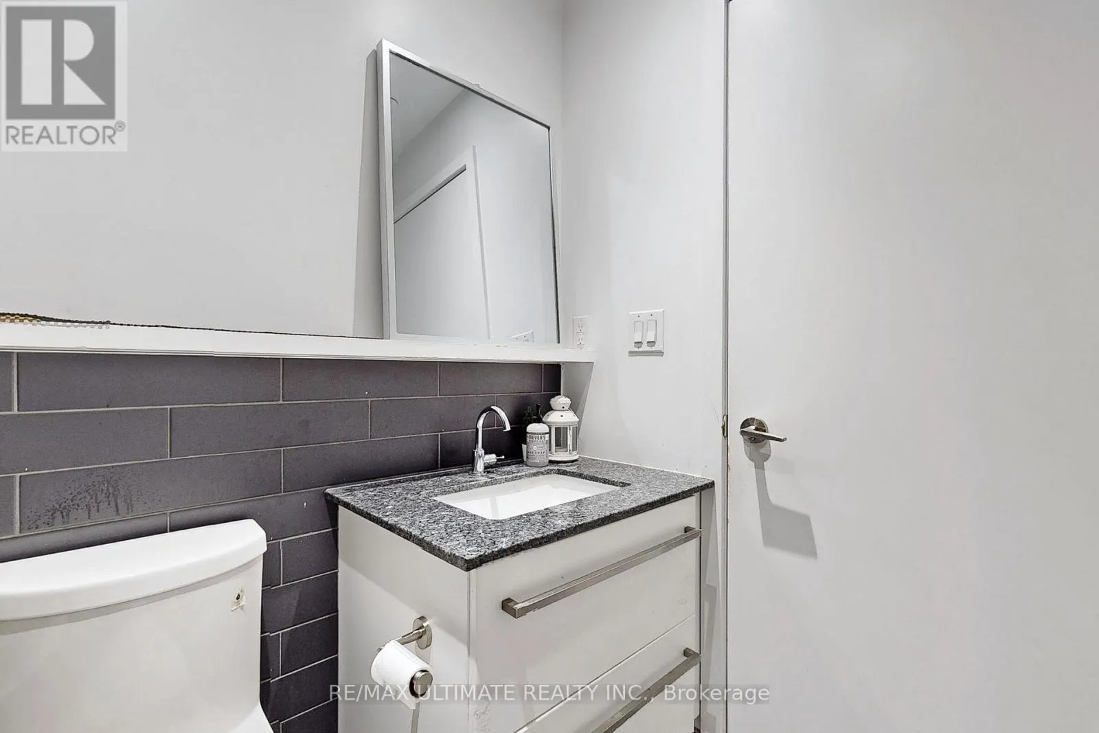 705 - 160 FLEMINGTON ROAD