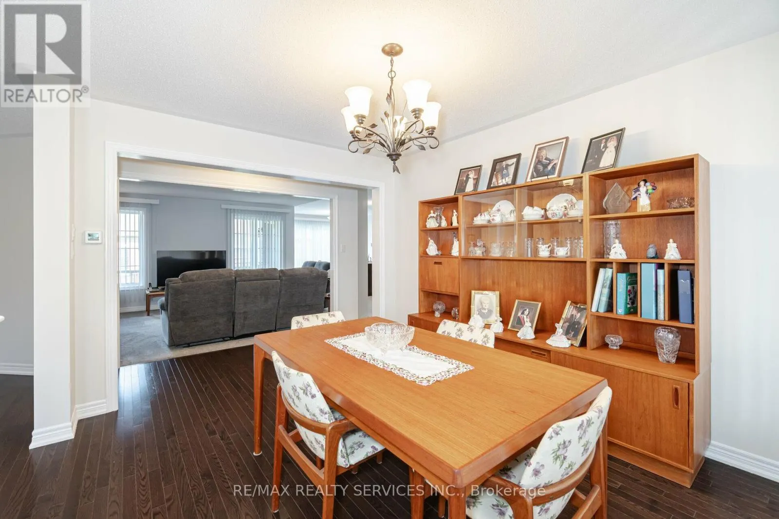 17 LACORRA WAY