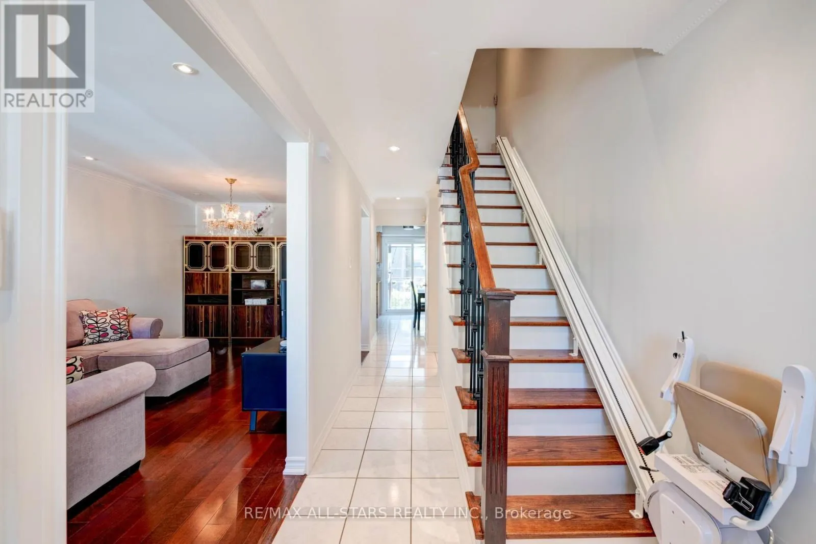 8A RUTHVEN PLACE