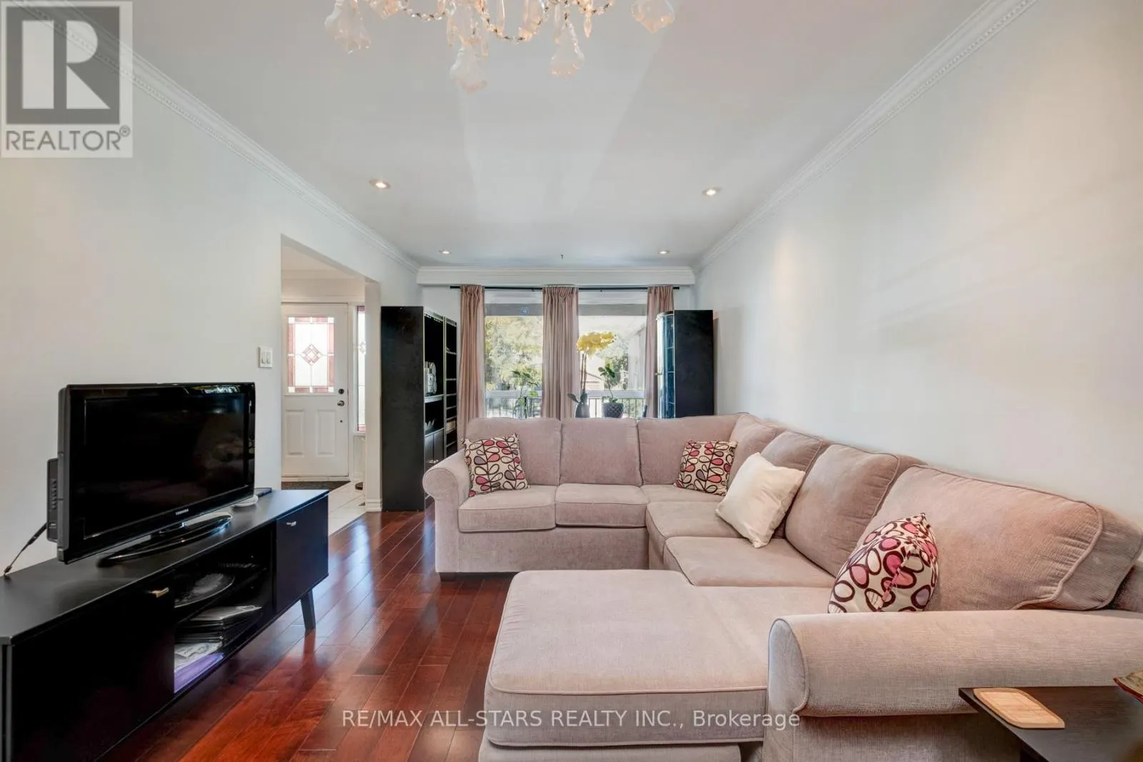 8A RUTHVEN PLACE