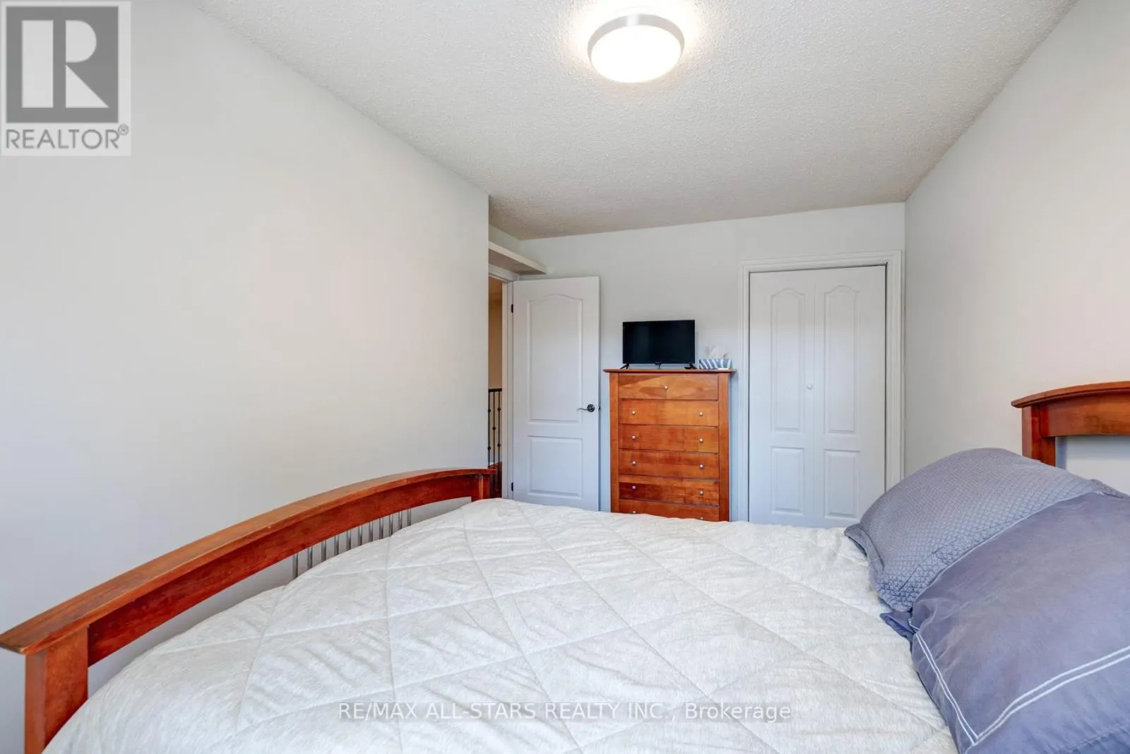 8A RUTHVEN PLACE