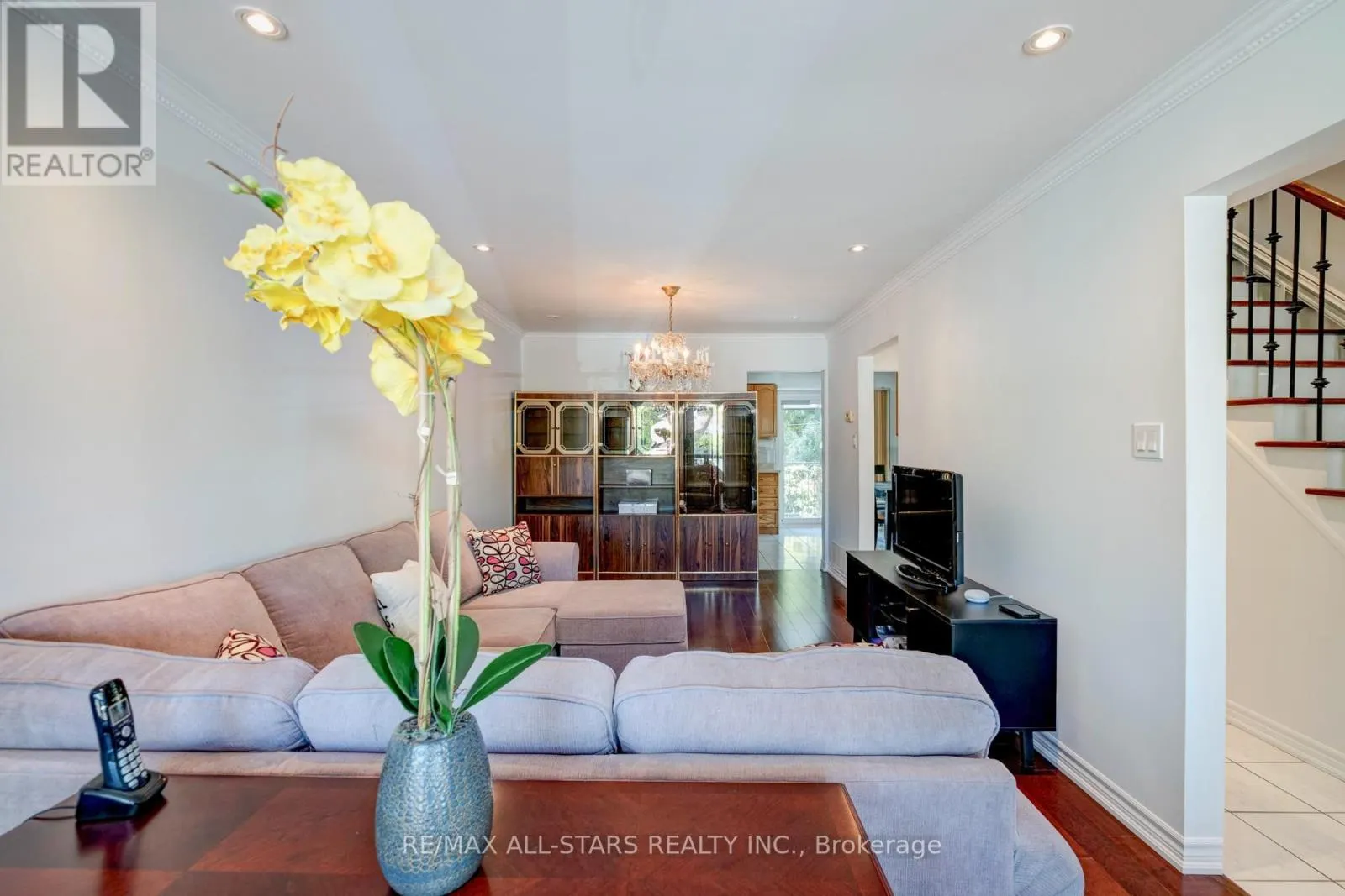 8A RUTHVEN PLACE