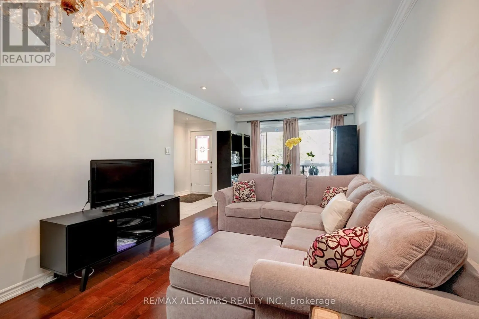 8A RUTHVEN PLACE