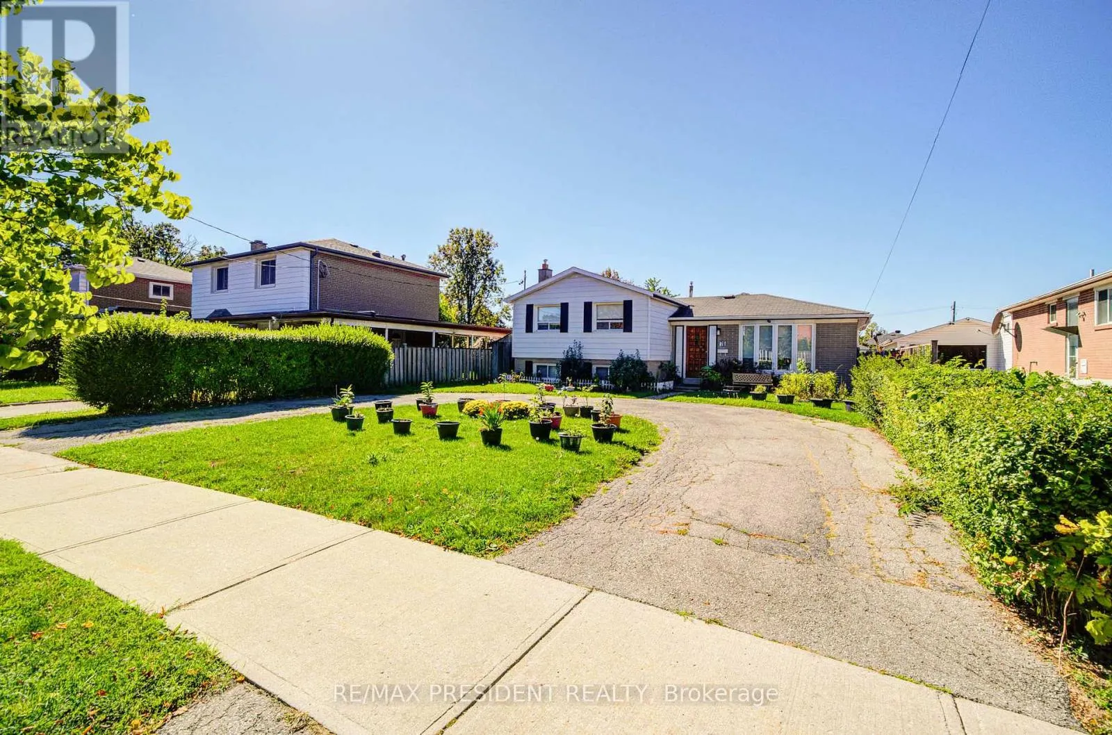 74 BLOOMINGTON CRESCENT