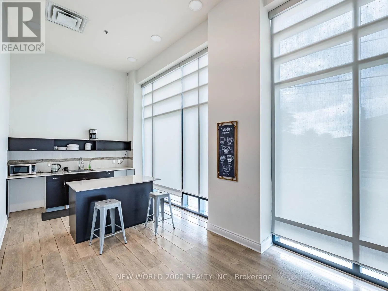 216 - 2522 KEELE STREET