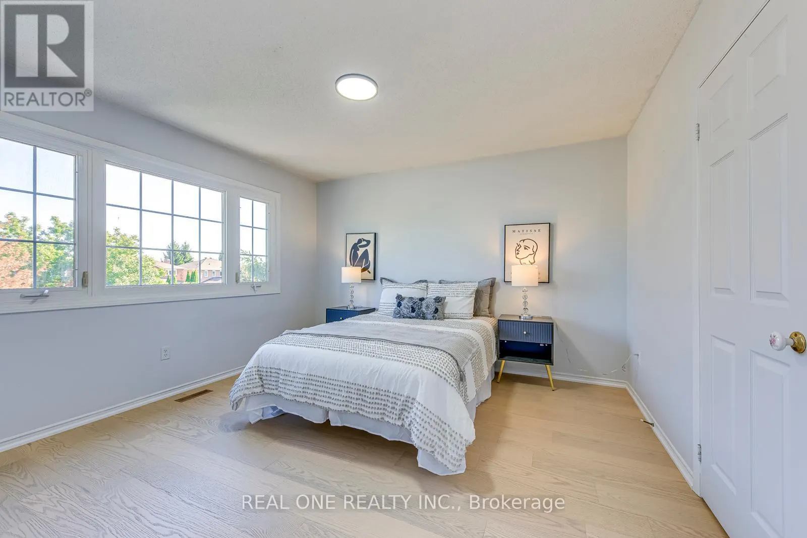 403 GLENASHTON DRIVE