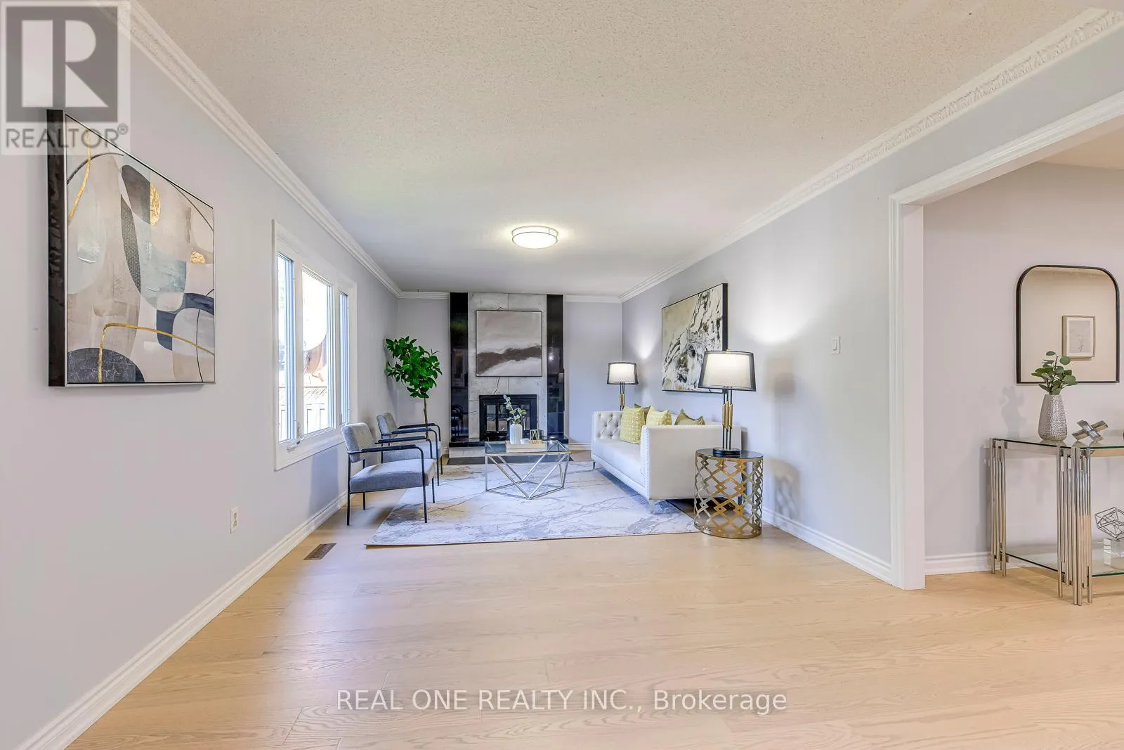 403 GLENASHTON DRIVE