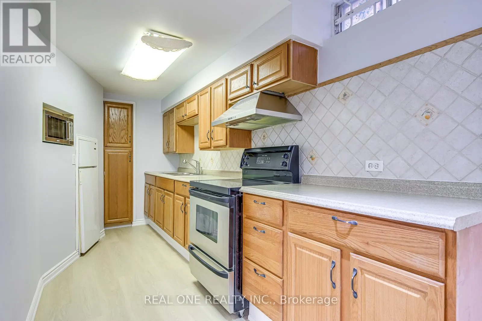 403 GLENASHTON DRIVE