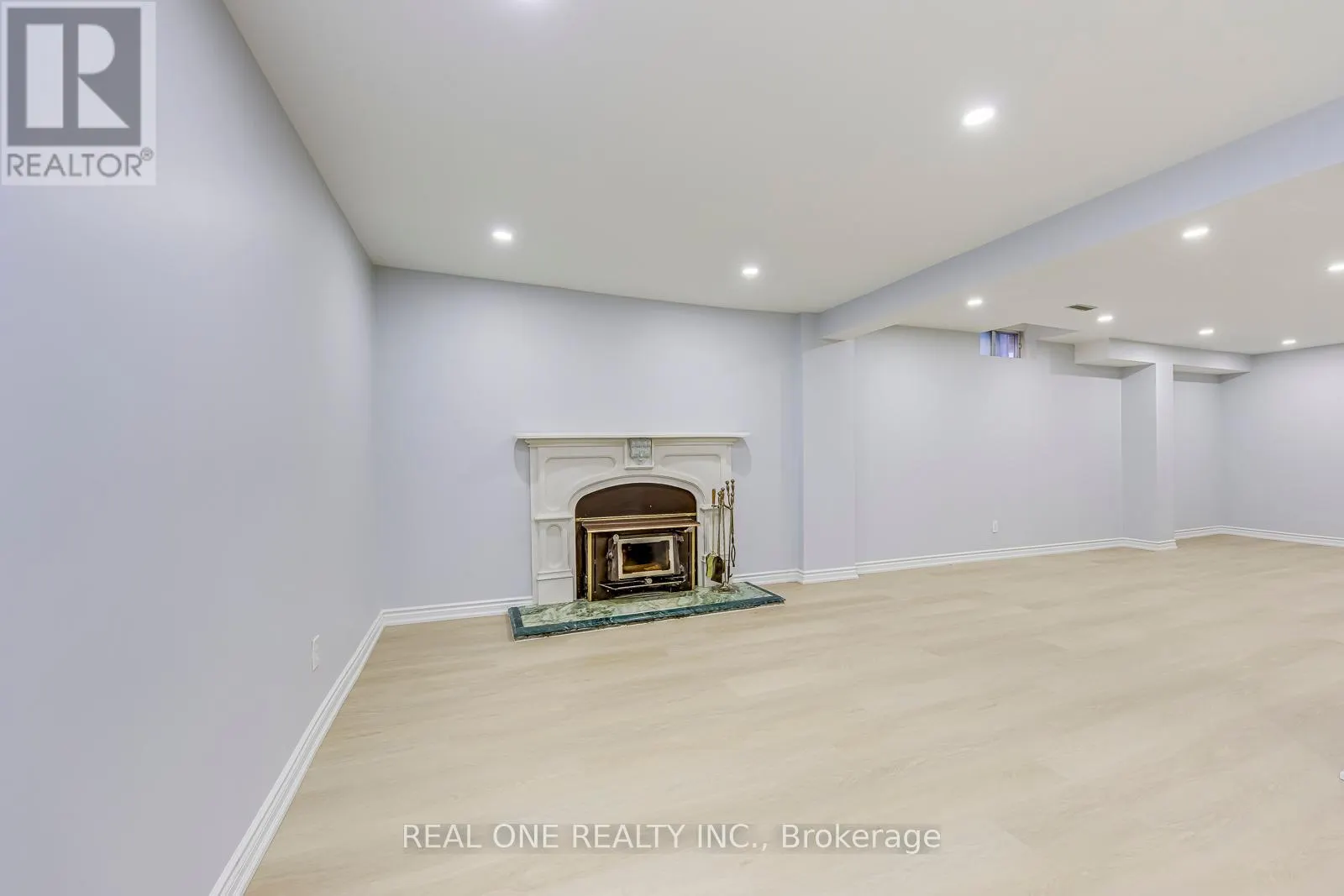 403 GLENASHTON DRIVE