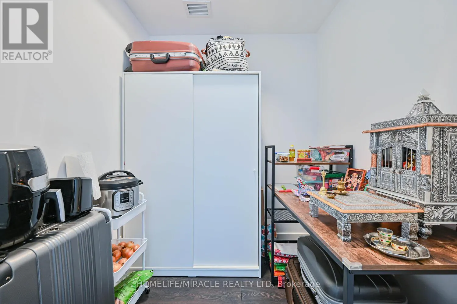 1102 - 215 VETERANS DRIVE