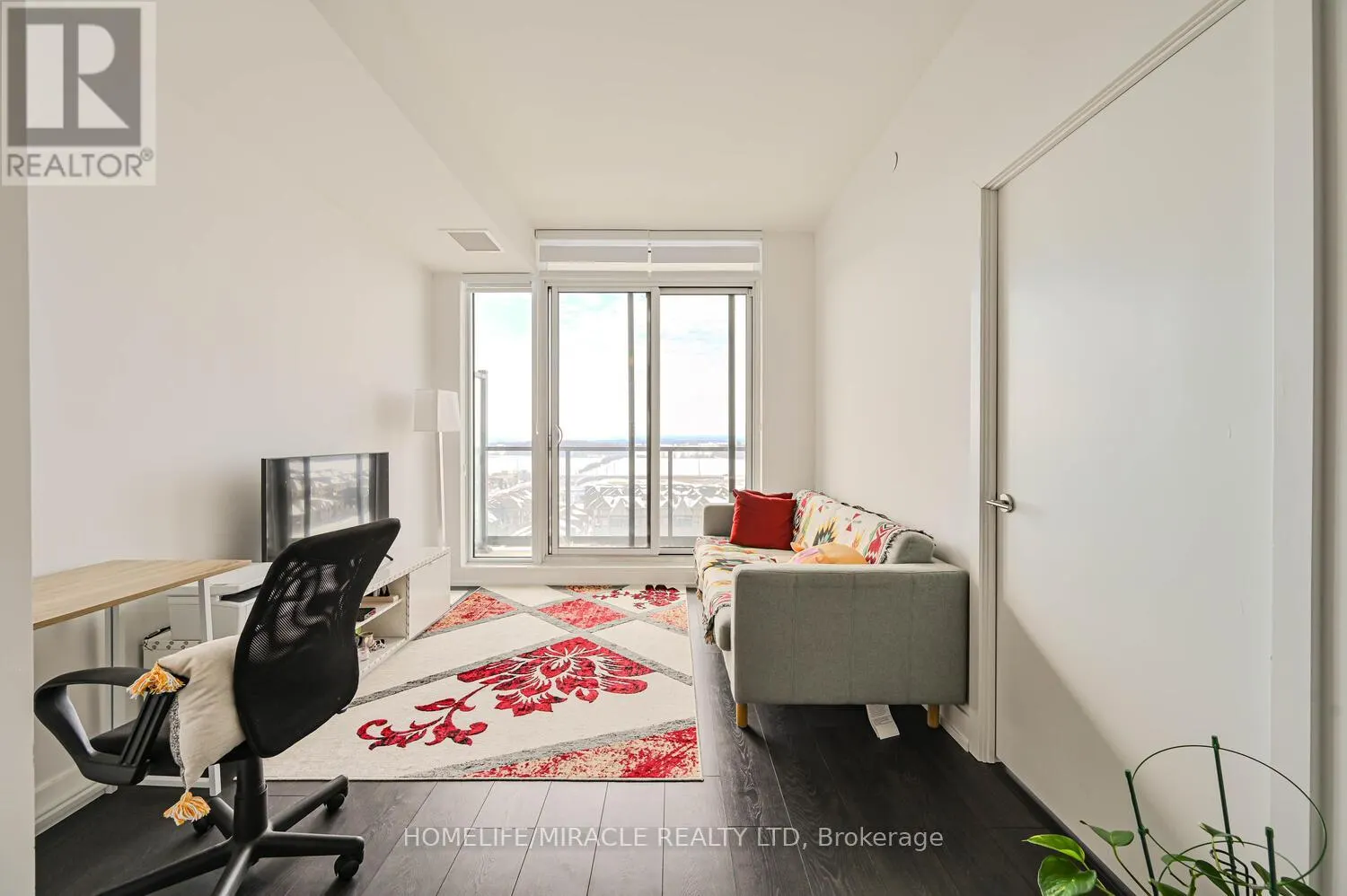 1102 - 215 VETERANS DRIVE