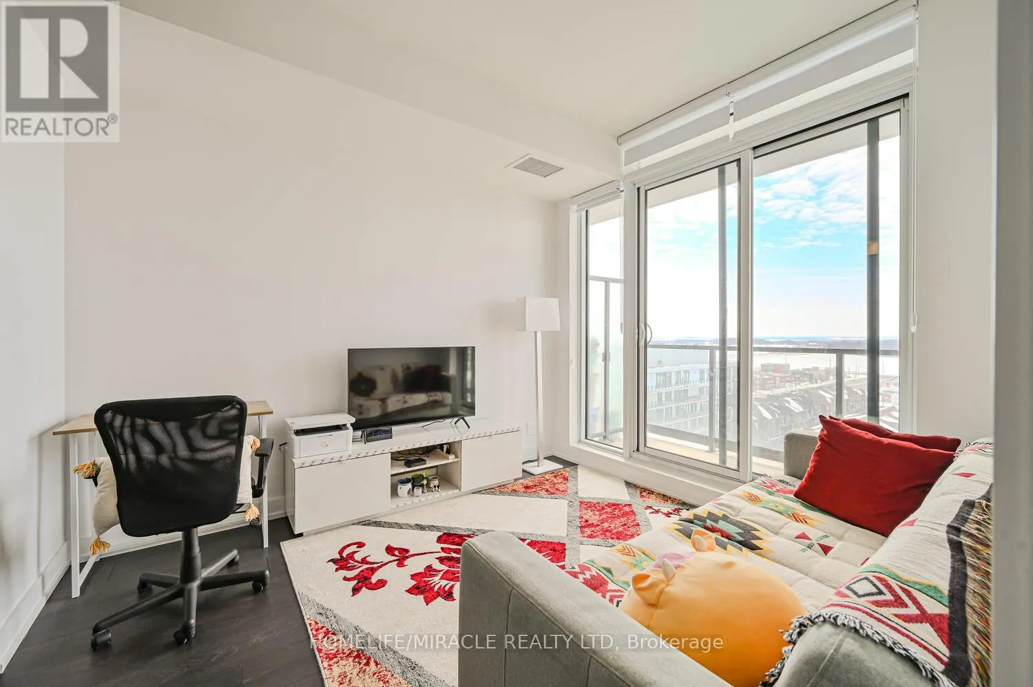 1102 - 215 VETERANS DRIVE