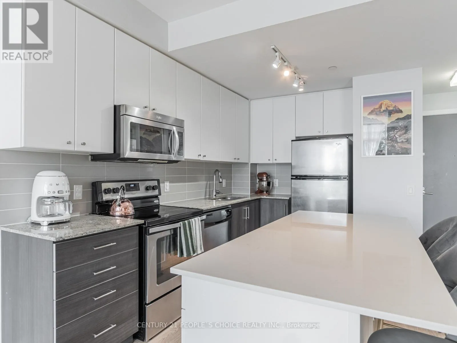 523 - 8 FIELDWAY ROAD