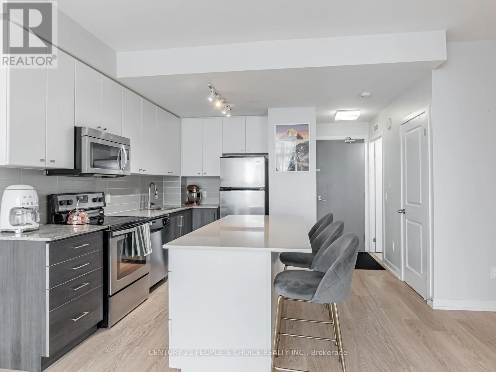 523 - 8 FIELDWAY ROAD