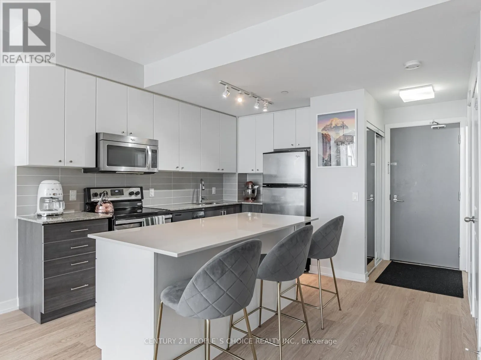 523 - 8 FIELDWAY ROAD