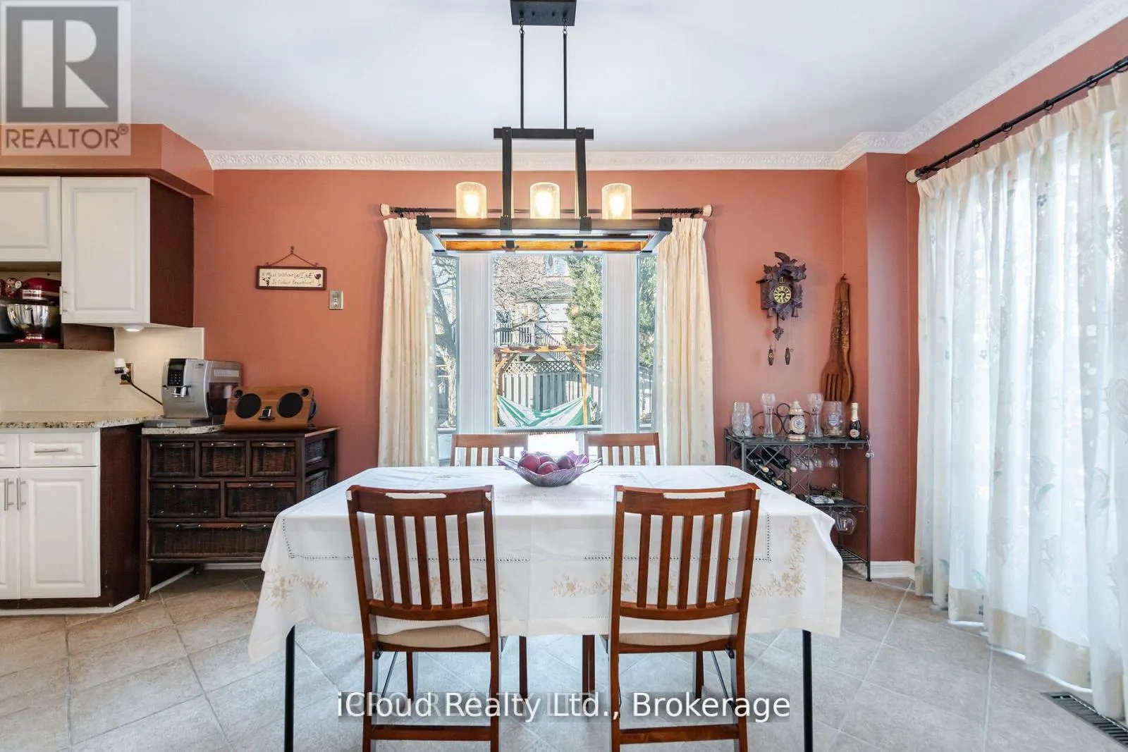 1615 SIR MONTY'S DRIVE