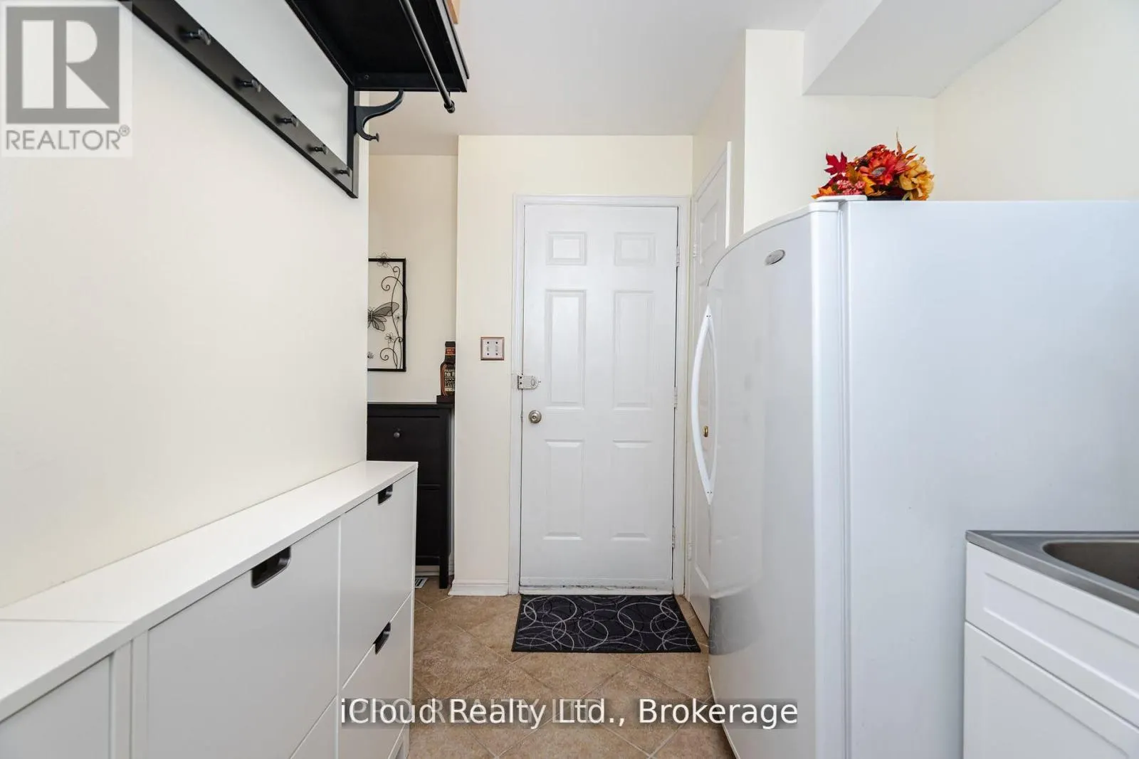 1615 SIR MONTY'S DRIVE