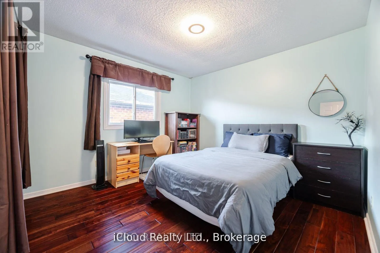 1615 SIR MONTY'S DRIVE