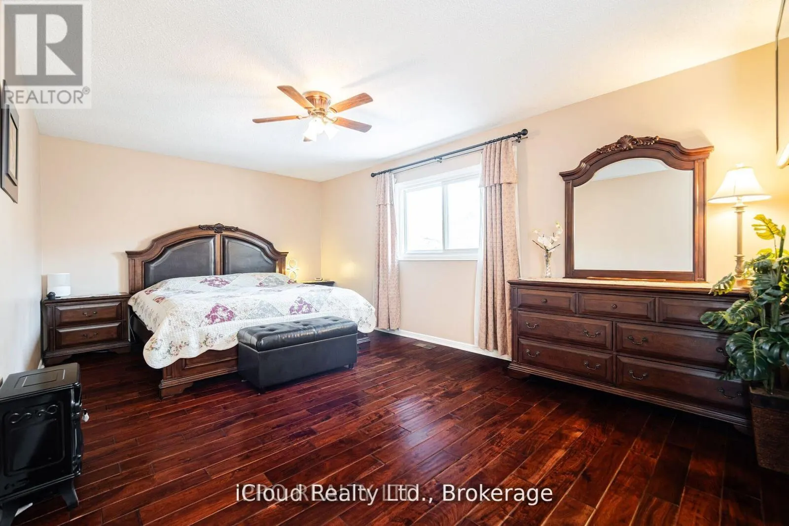 1615 SIR MONTY'S DRIVE