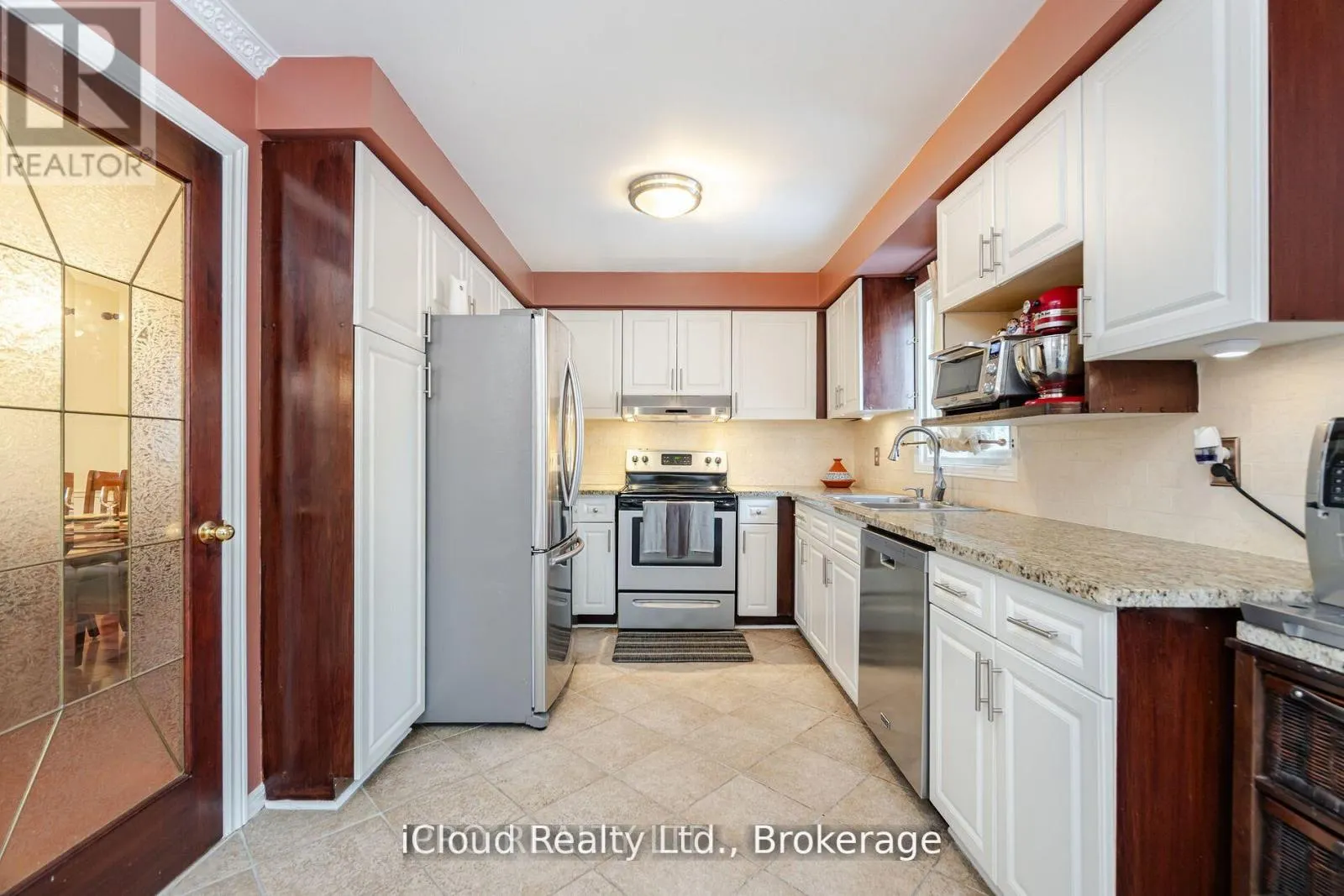 1615 SIR MONTY'S DRIVE