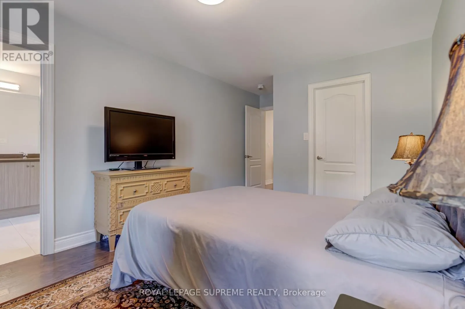53 DRYDEN WAY