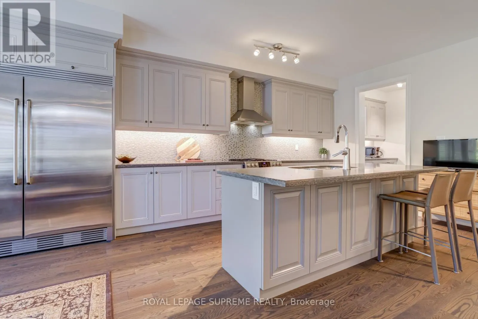 53 DRYDEN WAY