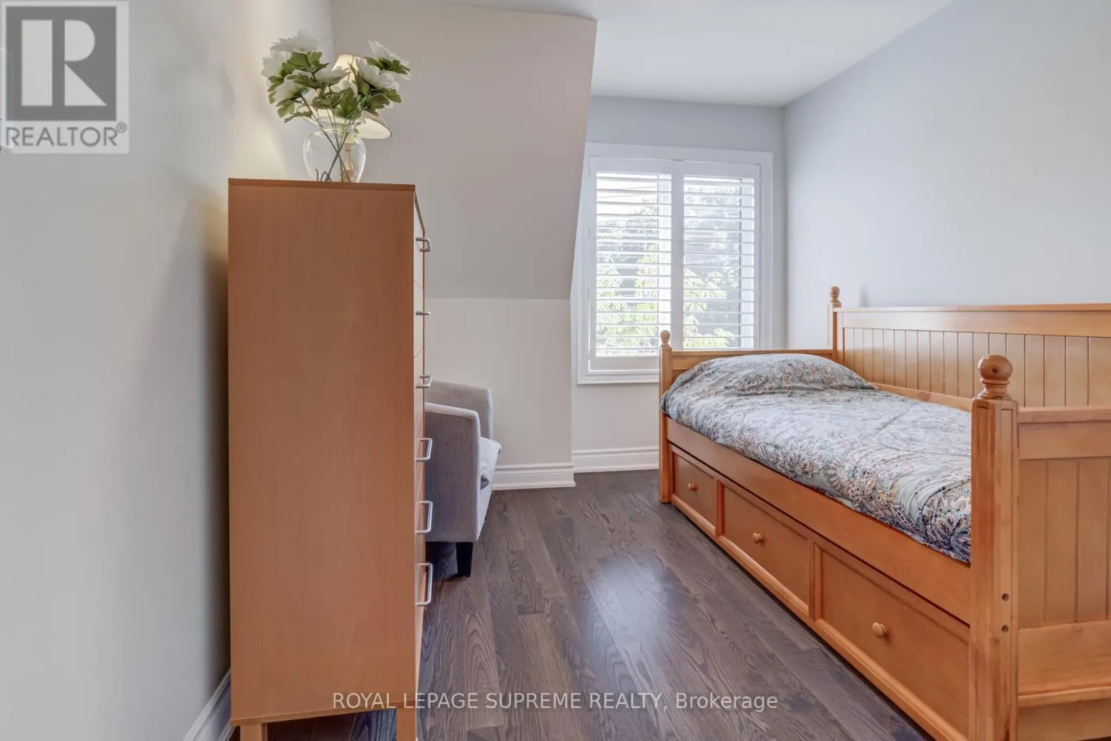 53 DRYDEN WAY