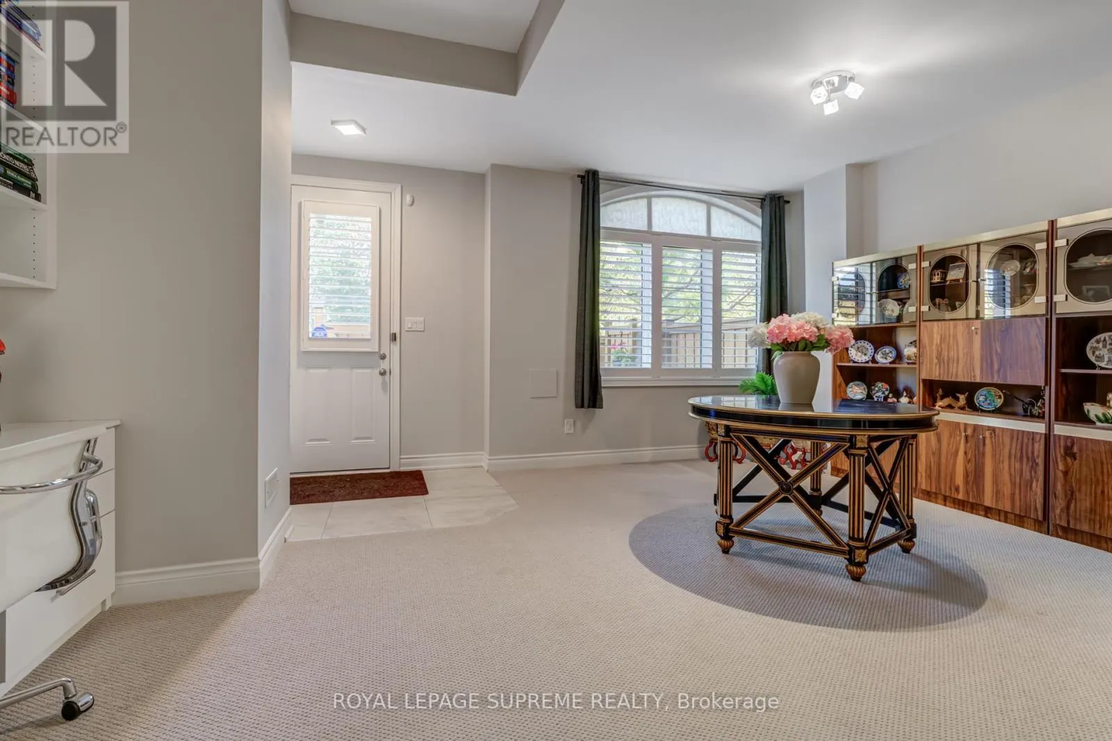 53 DRYDEN WAY