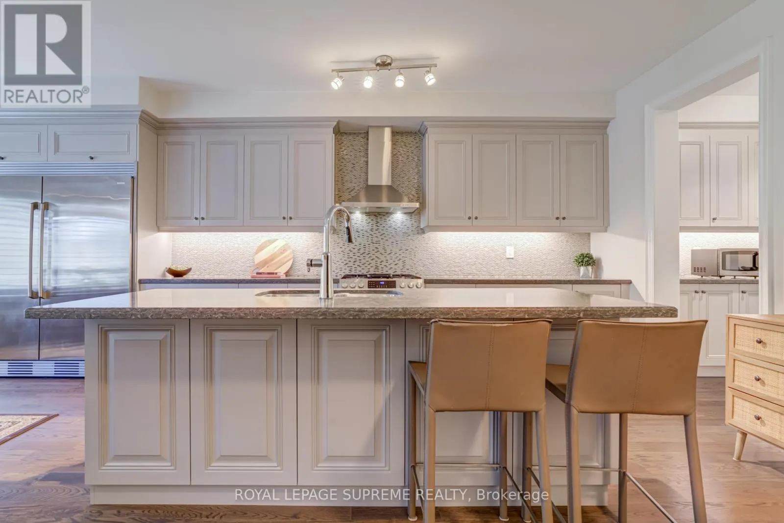 53 DRYDEN WAY