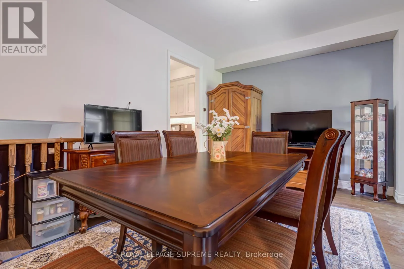 53 DRYDEN WAY
