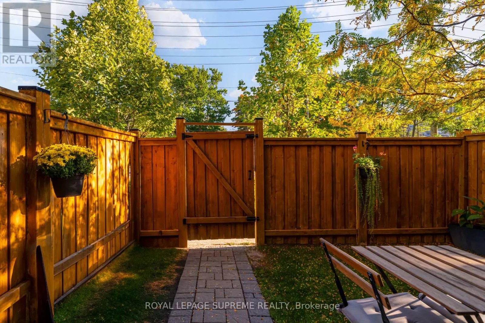 53 DRYDEN WAY