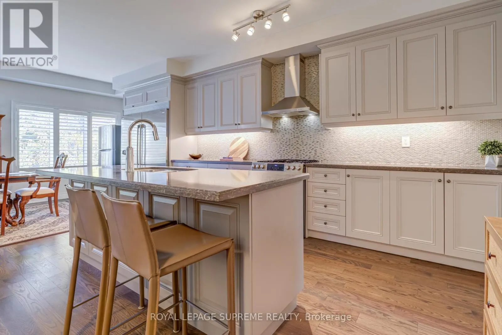 53 DRYDEN WAY