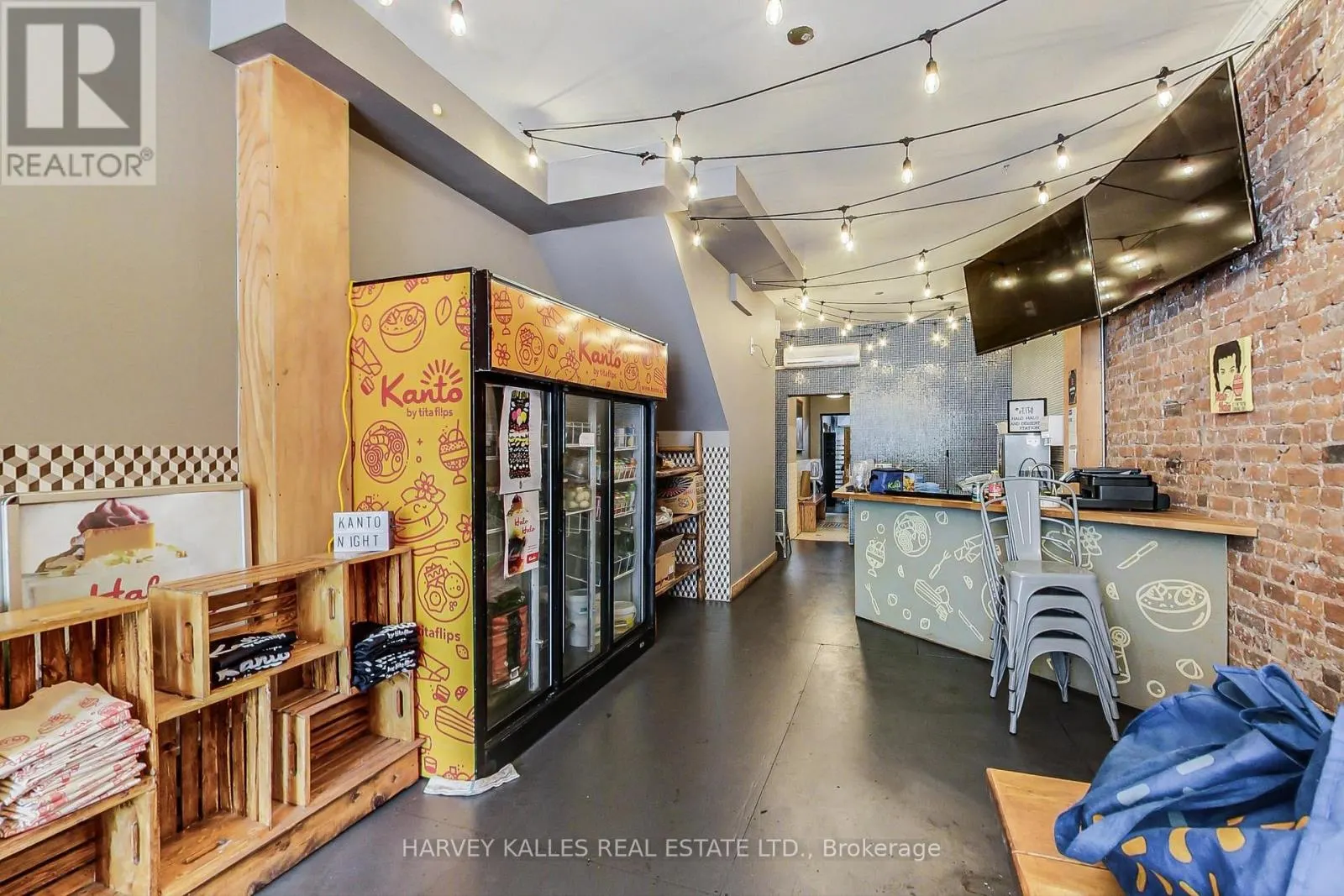 2986 DUNDAS STREET W