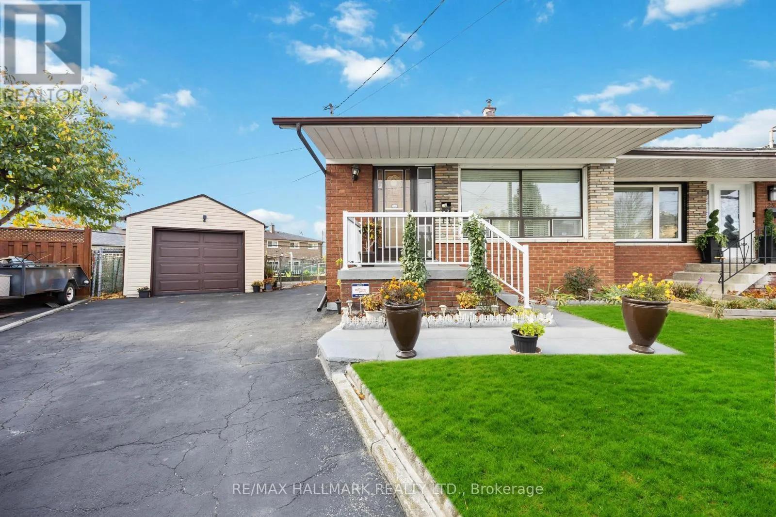 23 LOCKINGTON COURT