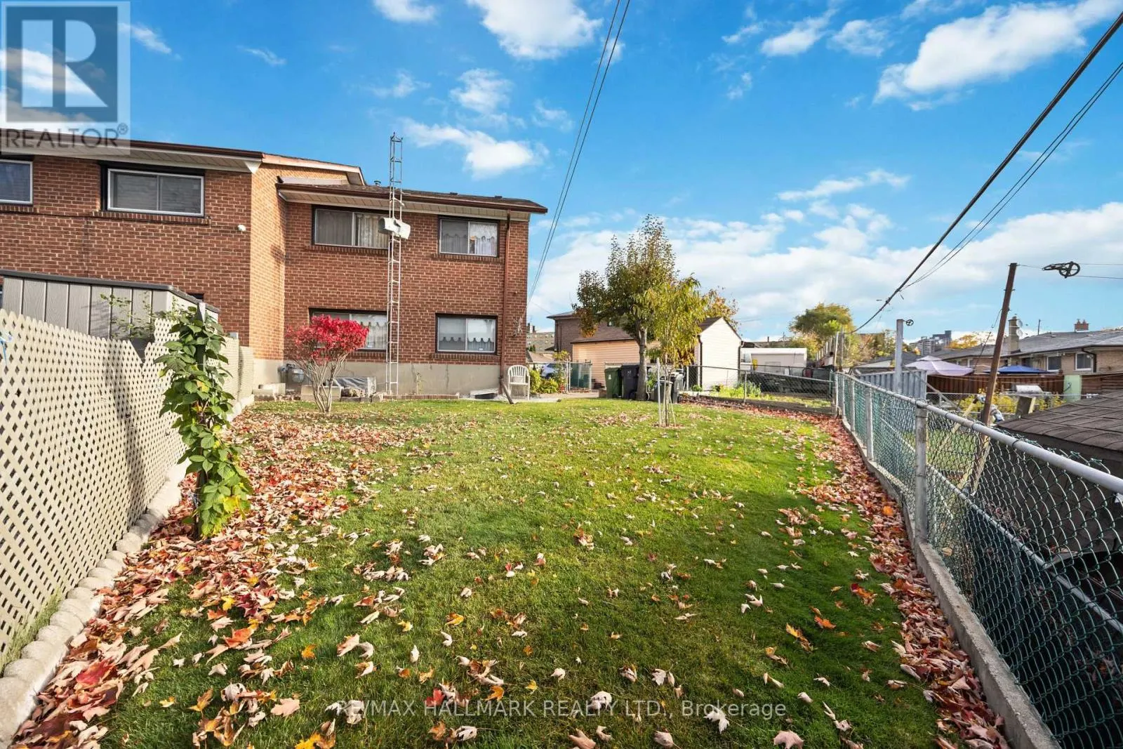 23 LOCKINGTON COURT