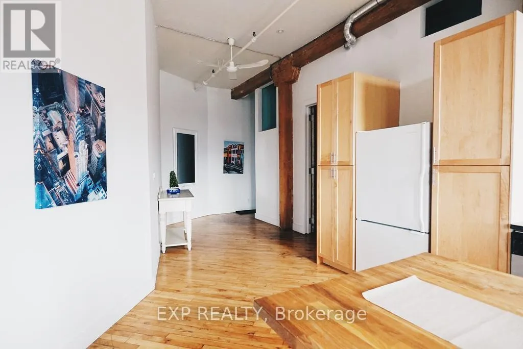 2480 DUNDAS STREET W