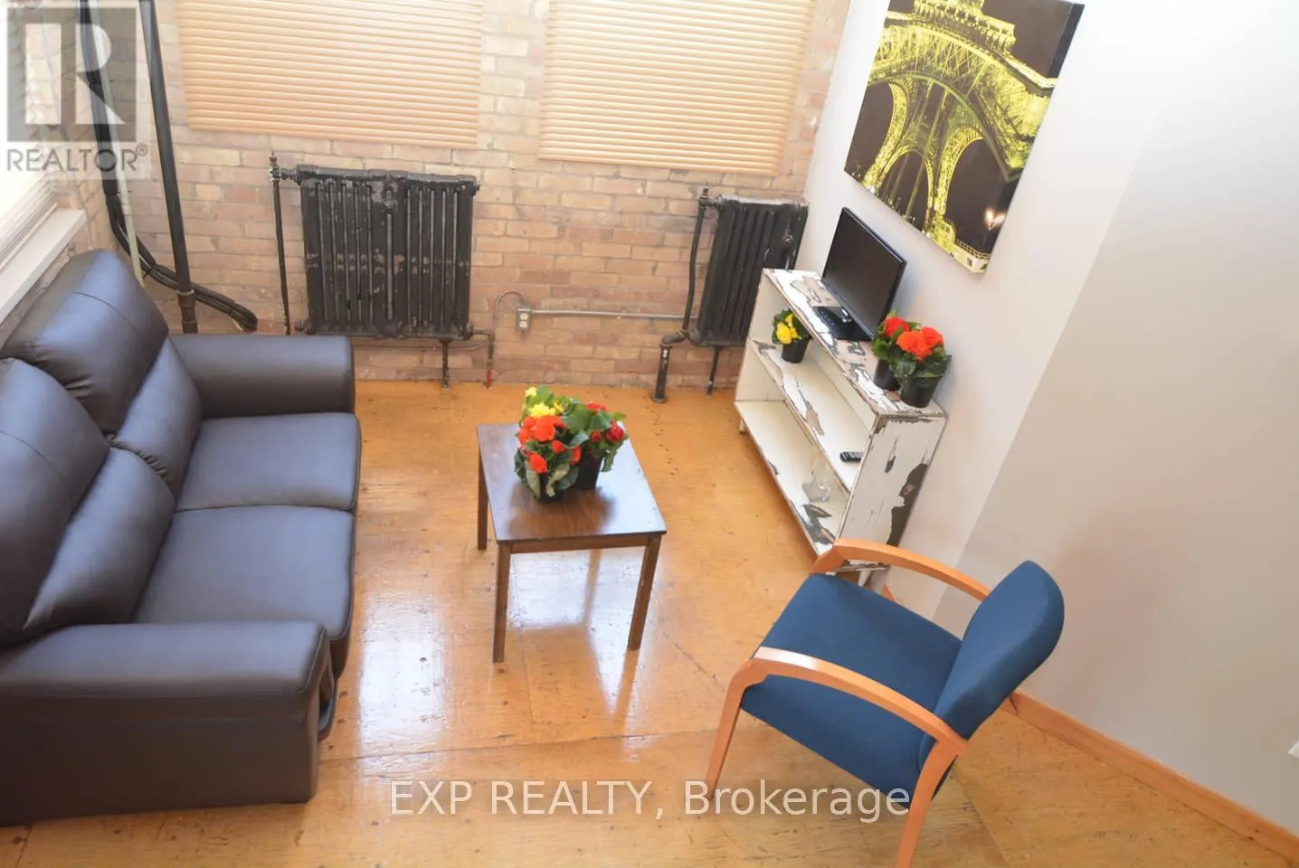 2480 DUNDAS STREET W
