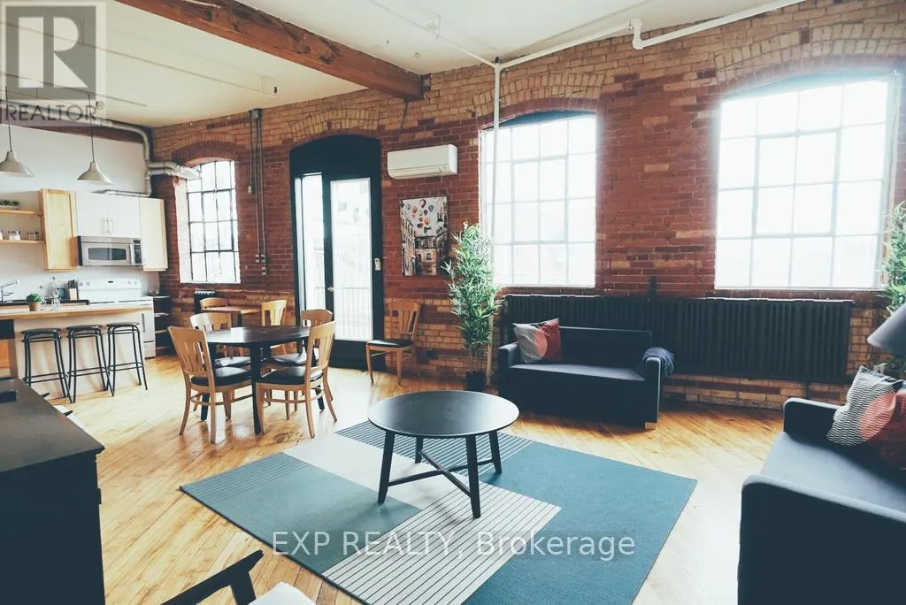 2480 DUNDAS STREET W