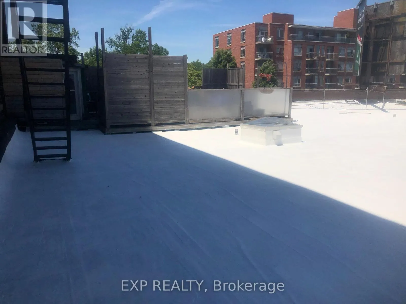 2480 DUNDAS STREET W
