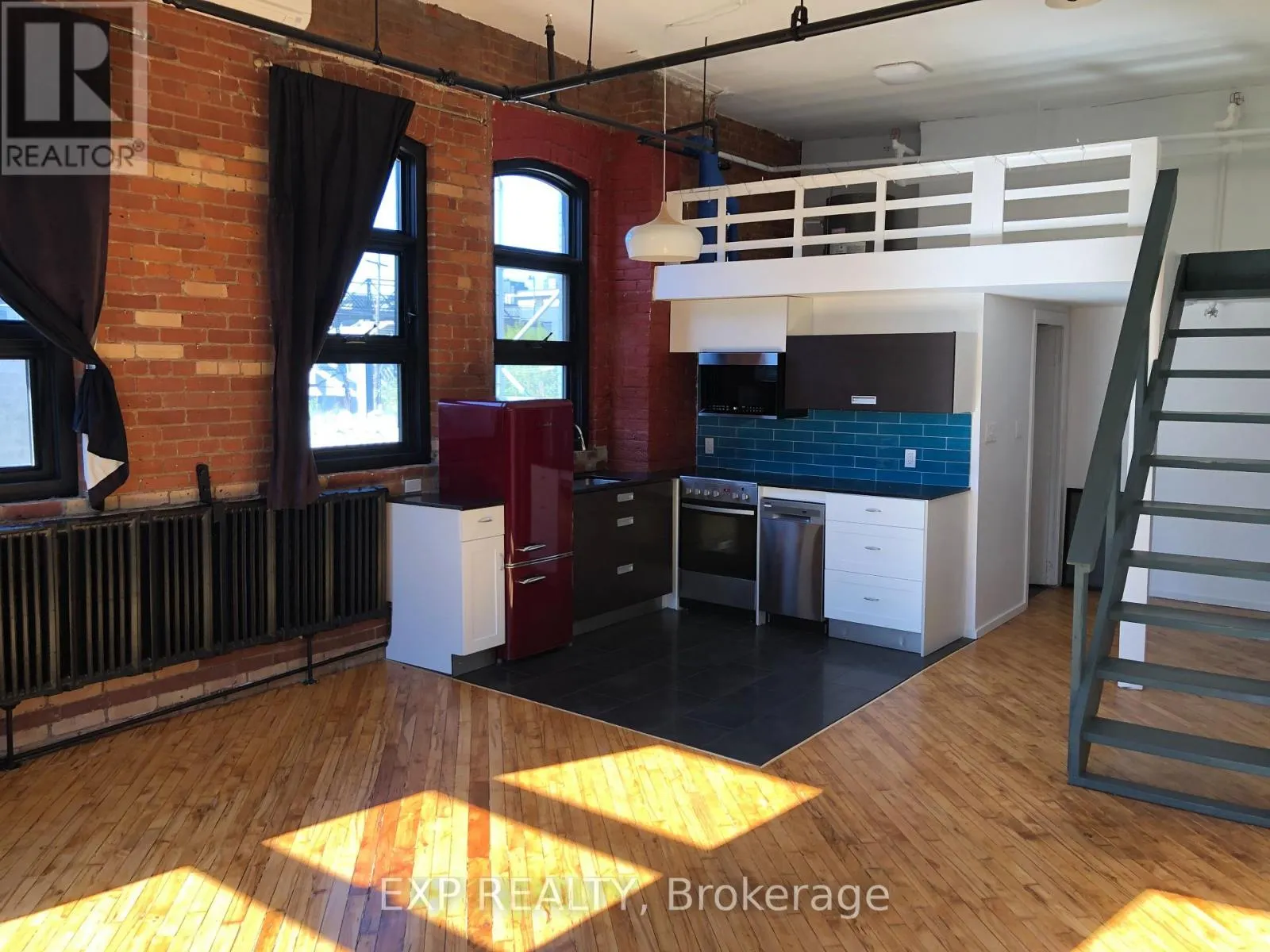 2480 DUNDAS STREET W