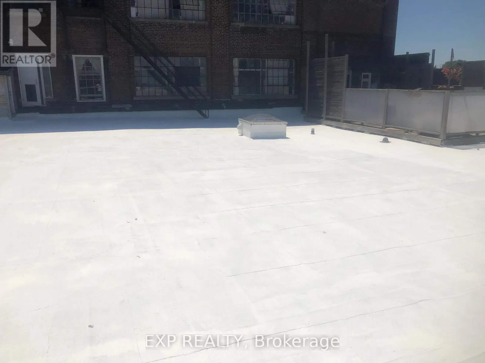 2480 DUNDAS STREET W