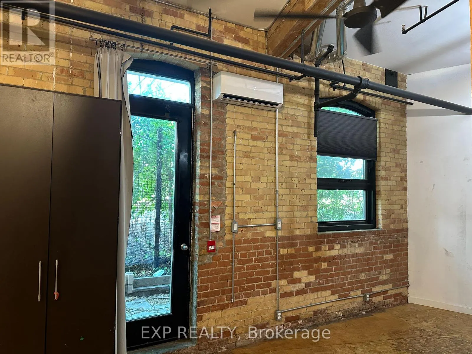 2480 DUNDAS STREET W