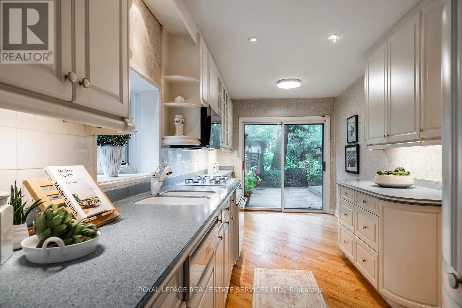 18 QUEEN MARYS DRIVE