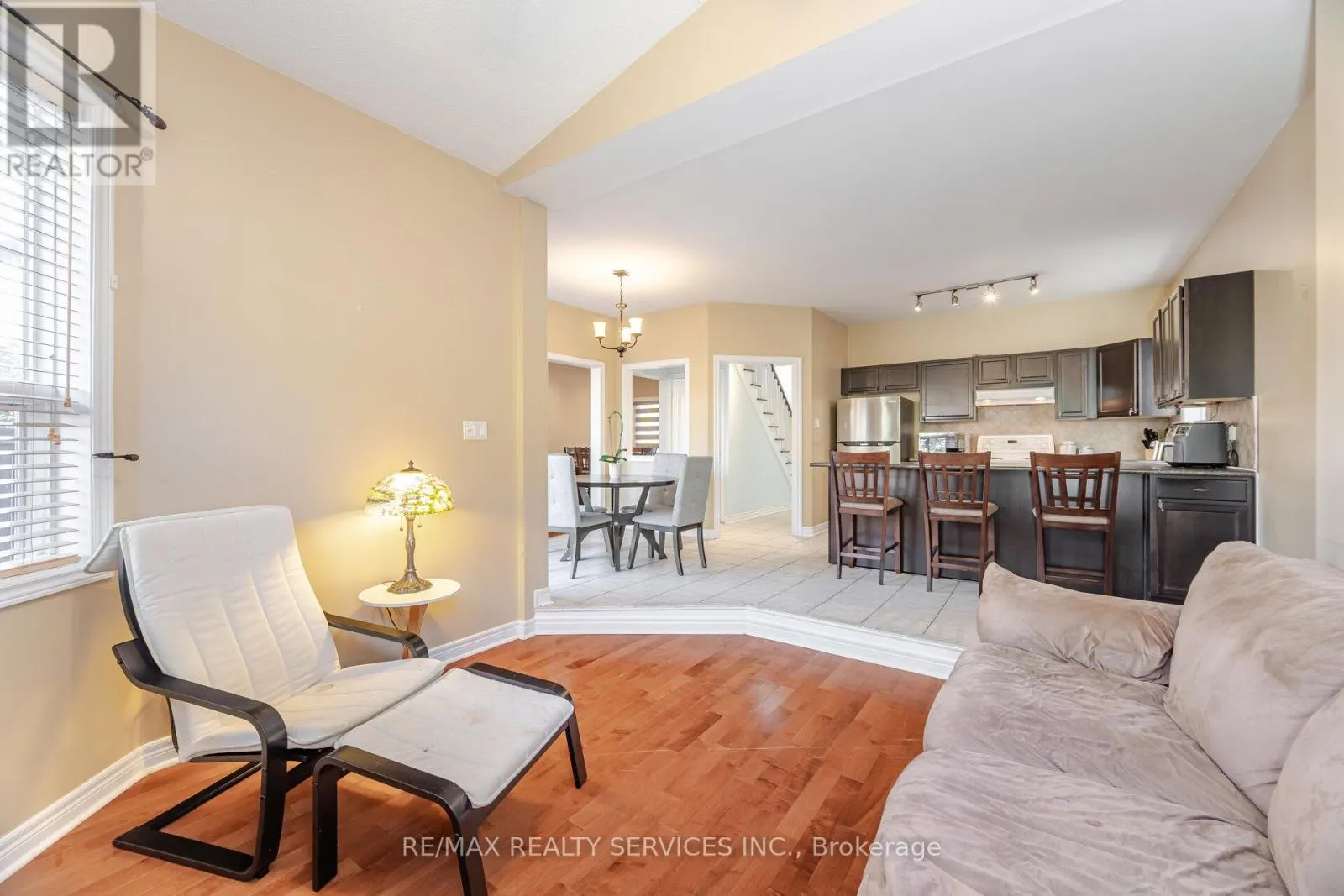 5 MELROSE GARDENS